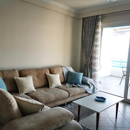 Lida's Seafront Apartment *