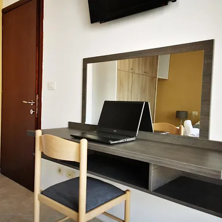 Lida's Seafront * Saranda