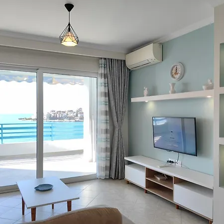 Lida's Seafront Apartment