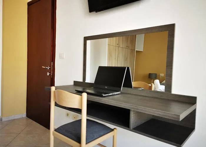 Lida's Seafront * Sarandë